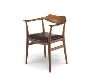 Cadeiras de madeira modernas com coxins, cadeiras confortáveis do café do restaurante