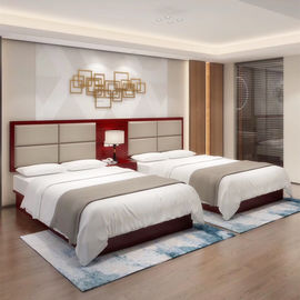 A mobília do quarto do hotel do projeto moderno ajusta-se/os grupos quarto do apartamento