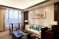 A mobília de 5 estrelas moderna do quarto do hotel ajusta o projeto comercial da forma do uso