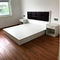 A mobília moderna do quarto do projeto simples ajusta-se para o hotel de 3 estrelas/apartamento